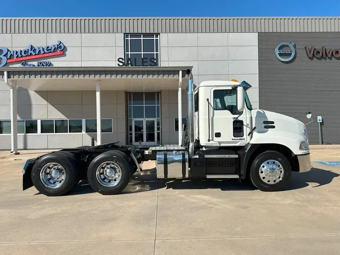 2018 MACK CXU613