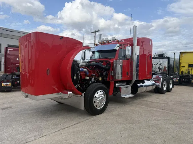 2022 Peterbilt 389