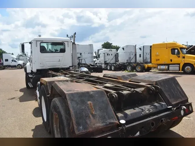 2005 MACK GRANITE CV713