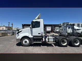 2019 VOLVO VNL64T-300