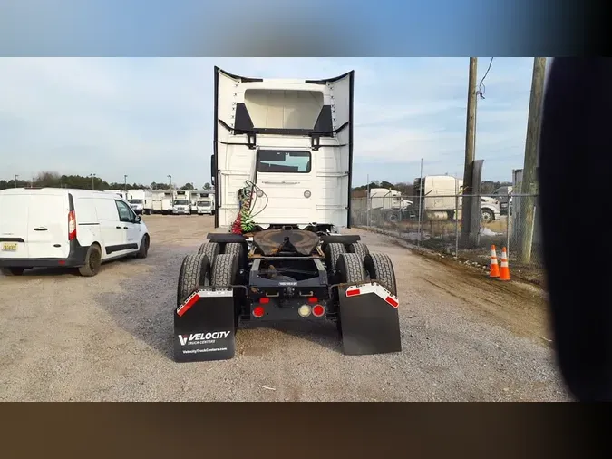 2020 VOLVO VNL64T-300