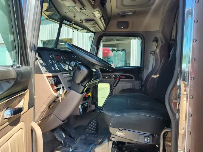 2015 PETERBILT 389