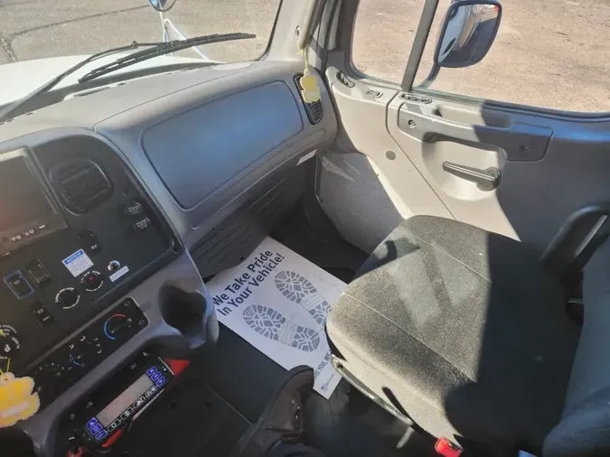 2018 FREIGHTLINER/MERCEDES M2 106