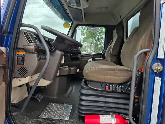 2018 VOLVO VNL64-300
