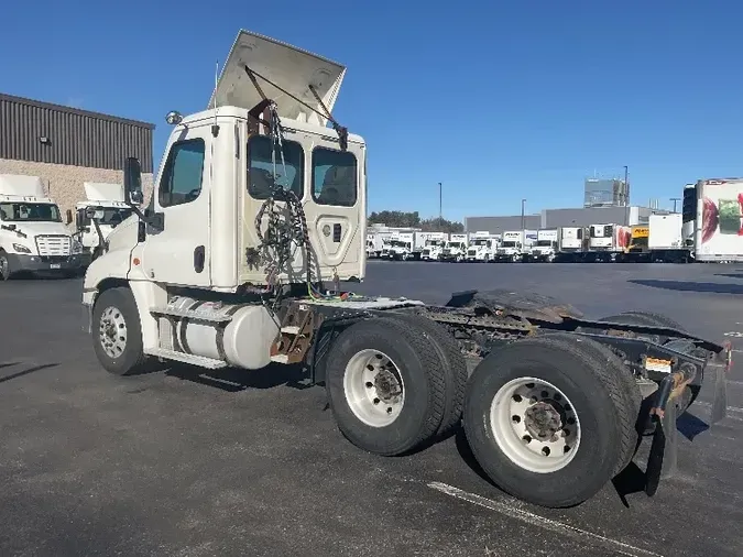 2016 Freightliner X12564ST