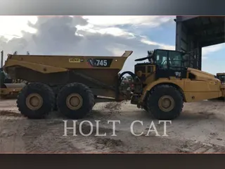 2019 Caterpillar 745