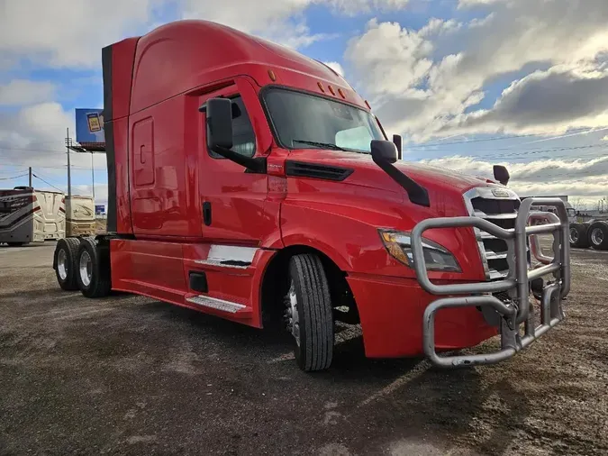 2021 FREIGHTLINER Cascadia 126