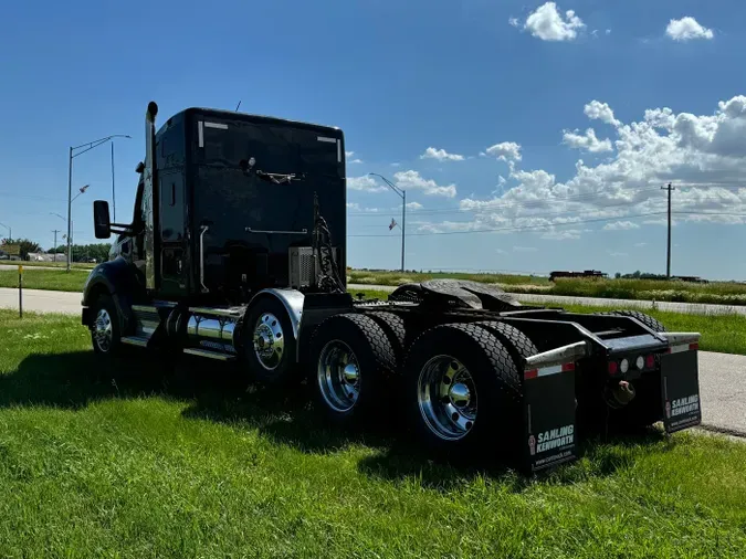 2021 Kenworth T880