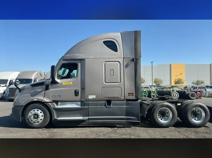 2025 Freightliner Cascadia 126