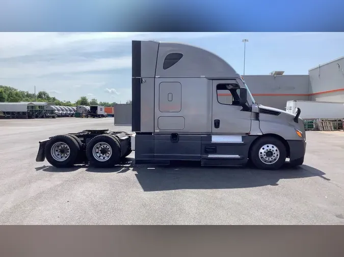 2022 Freightliner Cascadia 126