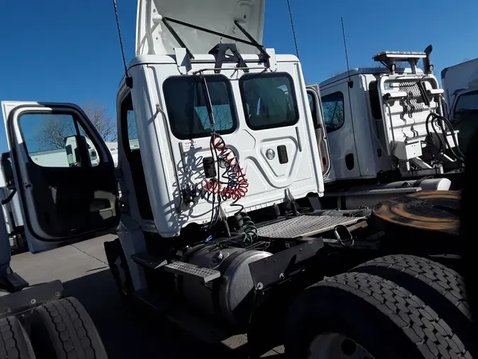 2016 FREIGHTLINER/MERCEDES CASCADIA 125