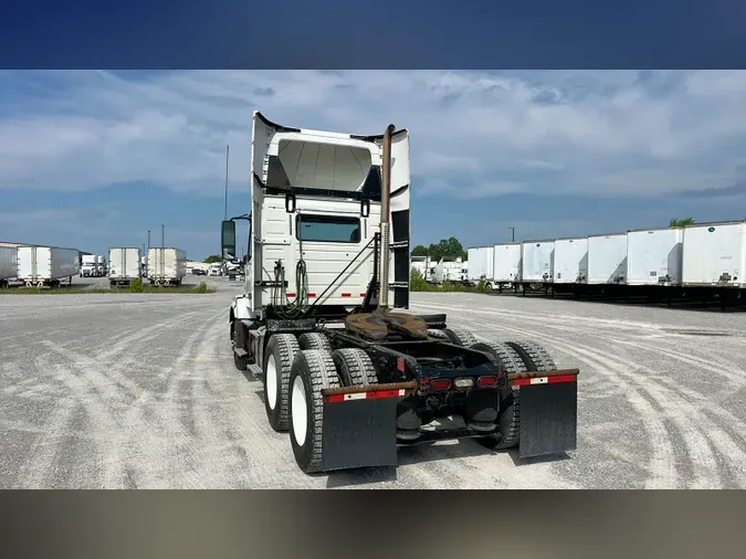 2015 Volvo VNL300