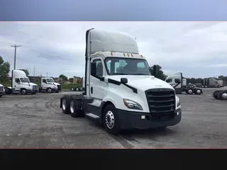 2020 Freightliner Cascadia 126