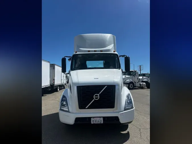 2018 VOLVO VNL64T-300