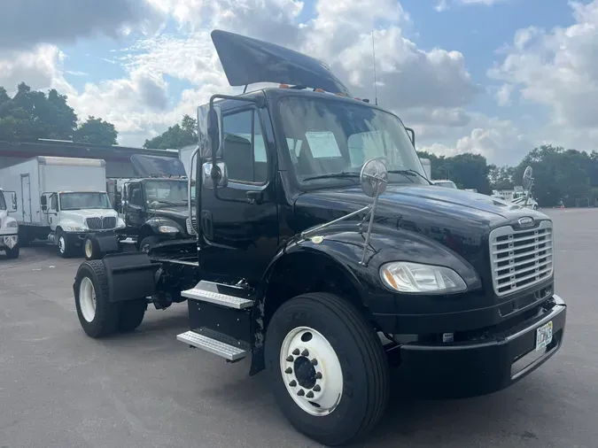 2017 FREIGHTLINER/MERCEDES M2 106