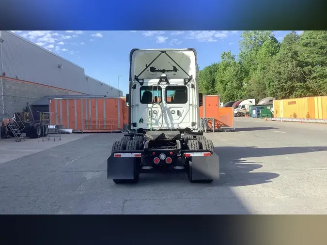 2020 Freightliner Cascadia 126