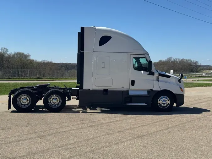 2022 FREIGHTLINER Cascadia 1266df17c4cbe8f396221ba8a7c33e13abb