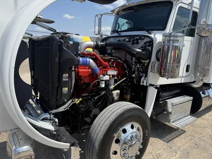 2023 Peterbilt 389