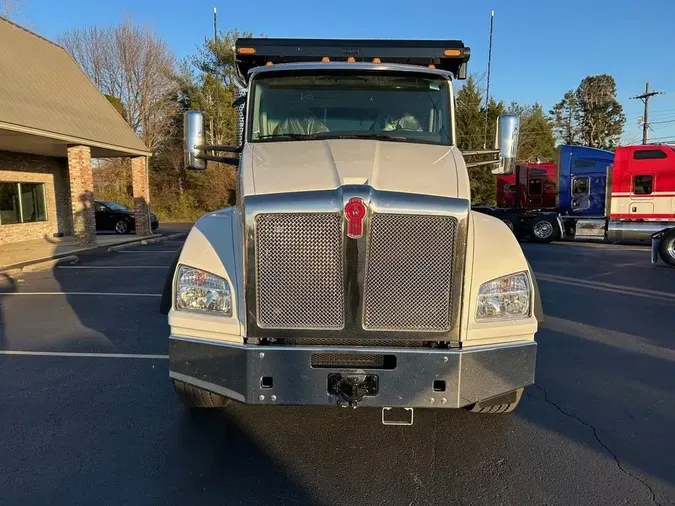 2025 Kenworth T880 Tri-axle