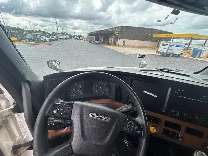 2021 FREIGHTLINER CA126