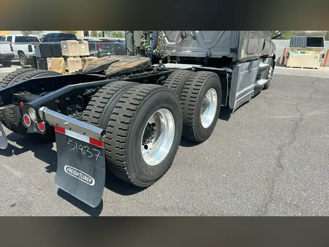 2021 Freightliner Cascadia 126