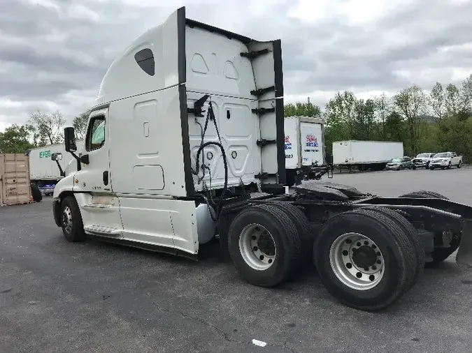 2018 Freightliner X12564ST