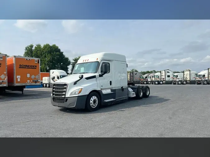 2020 Freightliner Cascadia 126