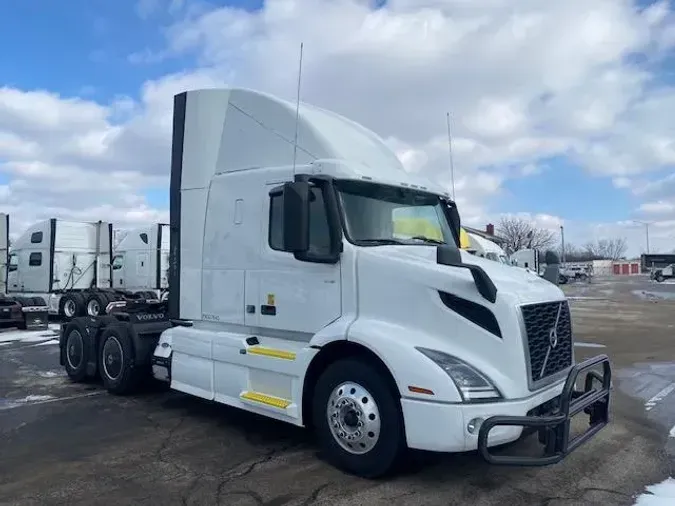 2023 Volvo VNR64T400