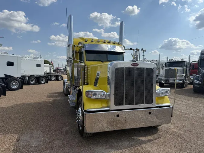 2023 Peterbilt 389