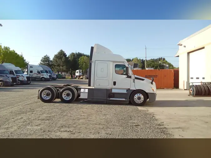 2021 Freightliner Cascadia 126