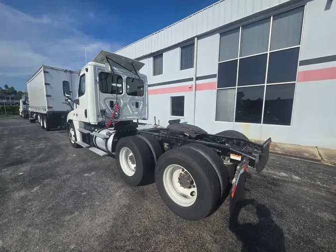 2016 FREIGHTLINER CASCADIA 125
