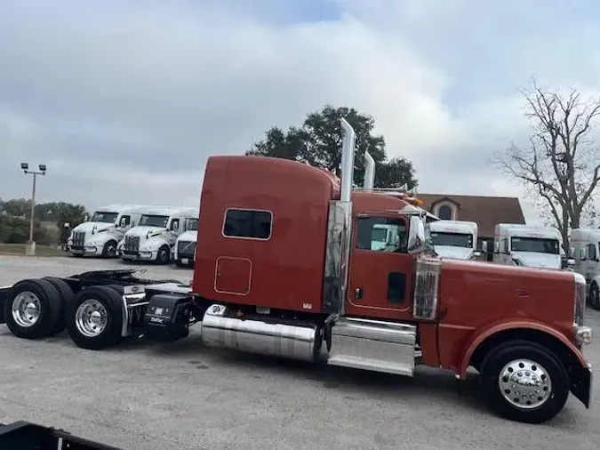 2023 Peterbilt 389