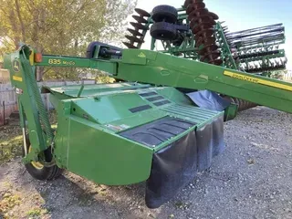 2019 John Deere 835