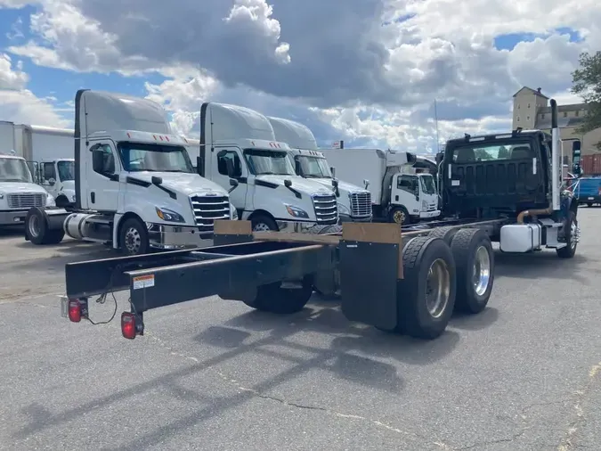 2019 FREIGHTLINER M2 106