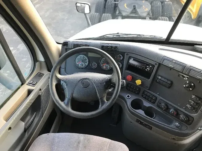 2019 Freightliner X12564ST