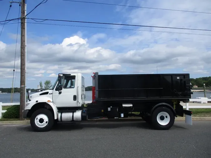 2016 INTERNATIONAL 4300