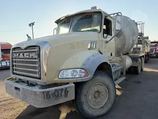 2016 MACK GRANITE GU813