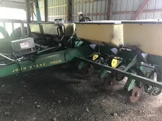 John Deere 7000