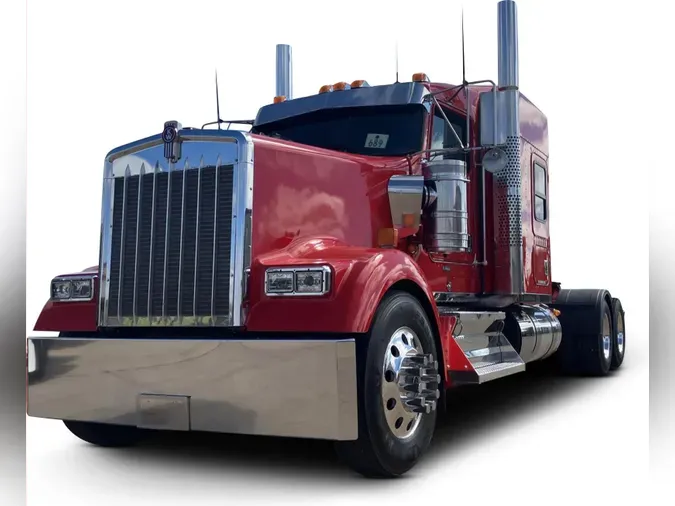 2023 Kenworth W900L6e14cec0e6a47ffa91e9f5bde6736f0f