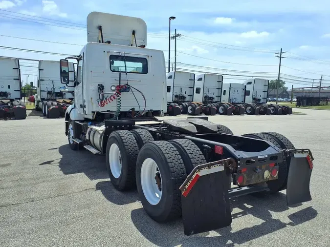 2019 VOLVO VNL64T-300