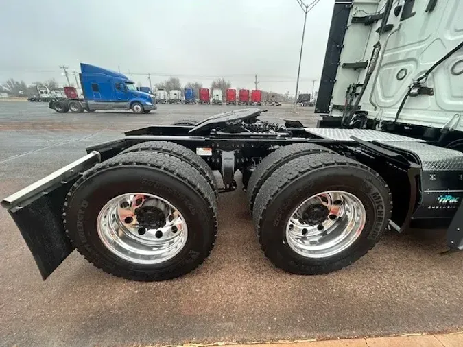 2020 FREIGHTLINER CA126