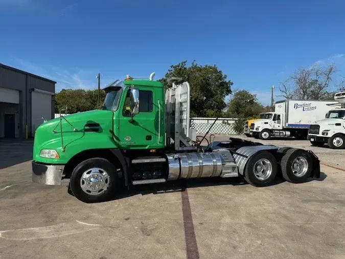 2018 MACK CXU613