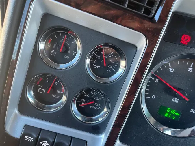 2026 Kenworth W900L6e1b72125a6379e3041ef21c5c61206a