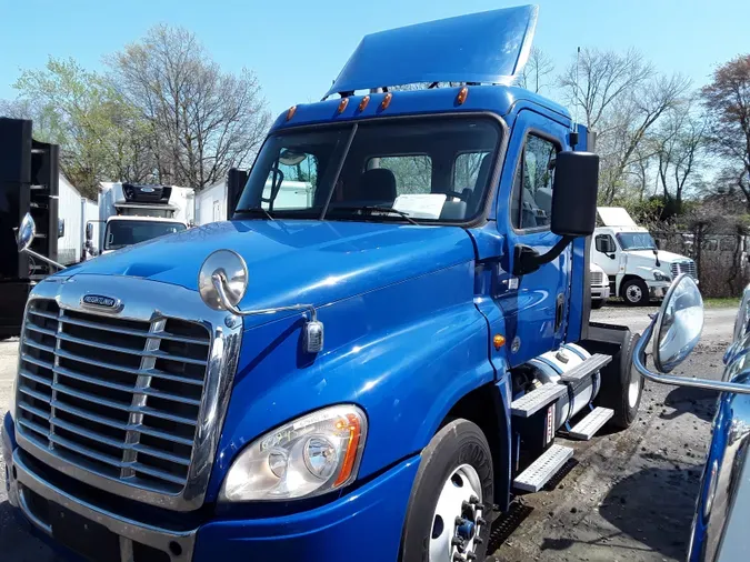 2017 FREIGHTLINER/MERCEDES CASCADIA 125