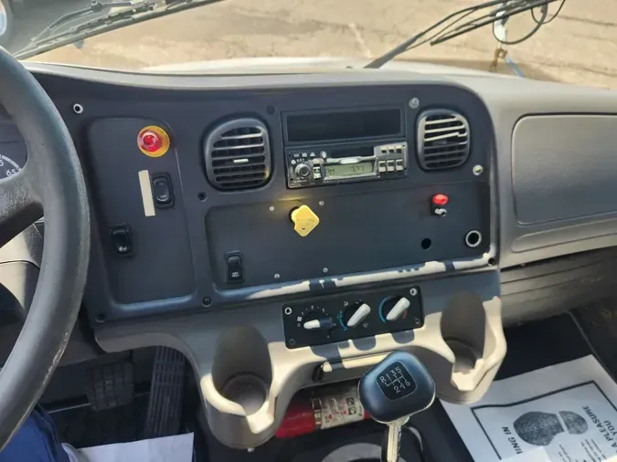 2006 FREIGHTLINER M2