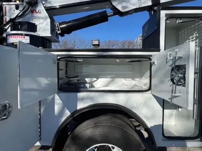 2025 Ford F-750SD
