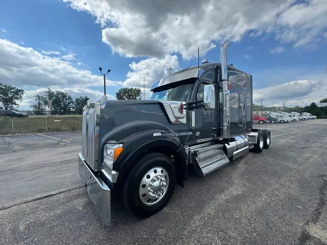 2024 Kenworth W990