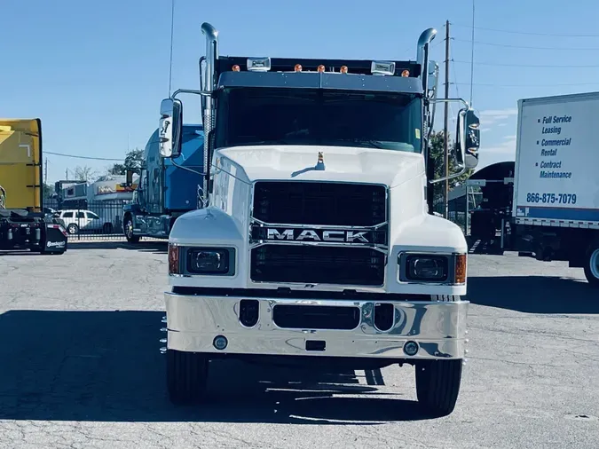 2025 MACK PI64