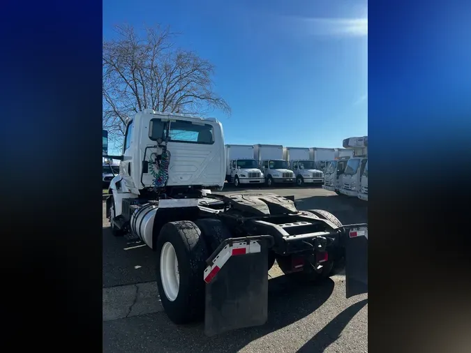 2019 NAVISTAR INTERNATIONAL RH613 DAYCAB S/A