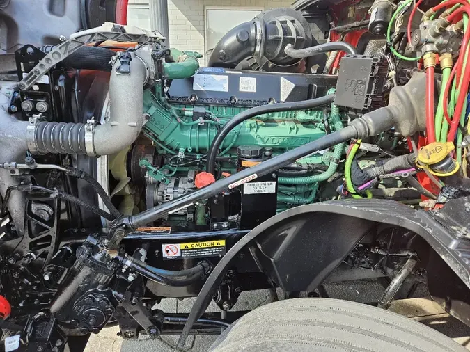 2020 VOLVO VNL64T760